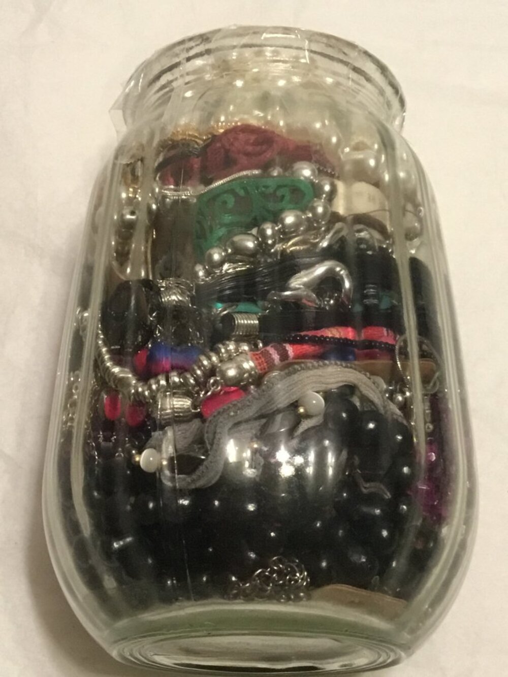 Large and heavy vase filled with lots of good, wearable or resaleable jewelry - Picture 7 of 16